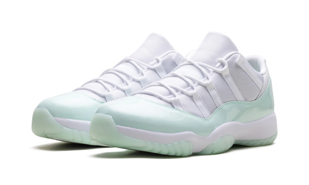 Air Jordan 11 Low WMNS "Igloo" AH7860 103